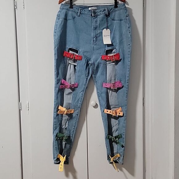 The M.A.P. Buckle Jeans - Picture 3 of 8